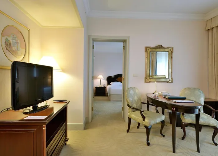 Hotel Evergreen Laurel