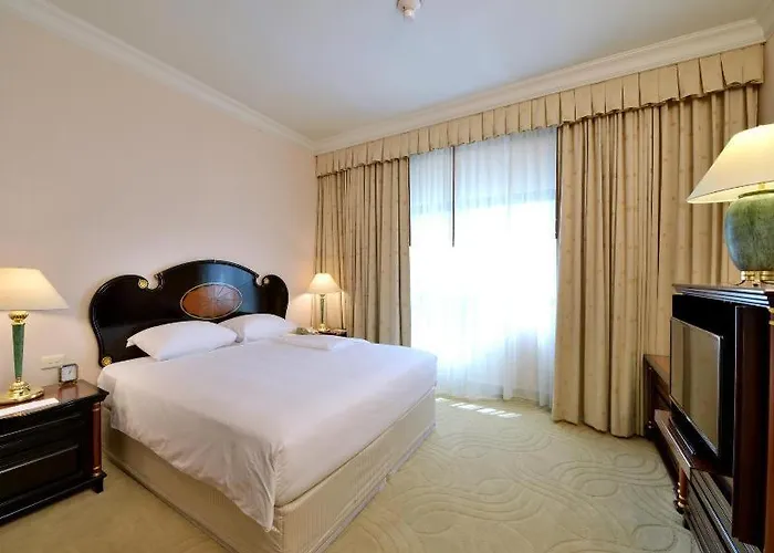 Evergreen Laurel 5*