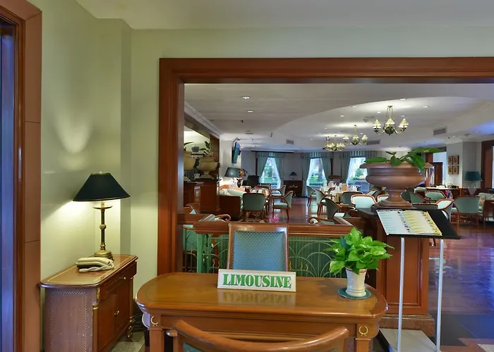 Hotel Evergreen Laurel